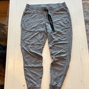 Amazon Essentials Heather Gray Joggers with Pockets and Drawstring
